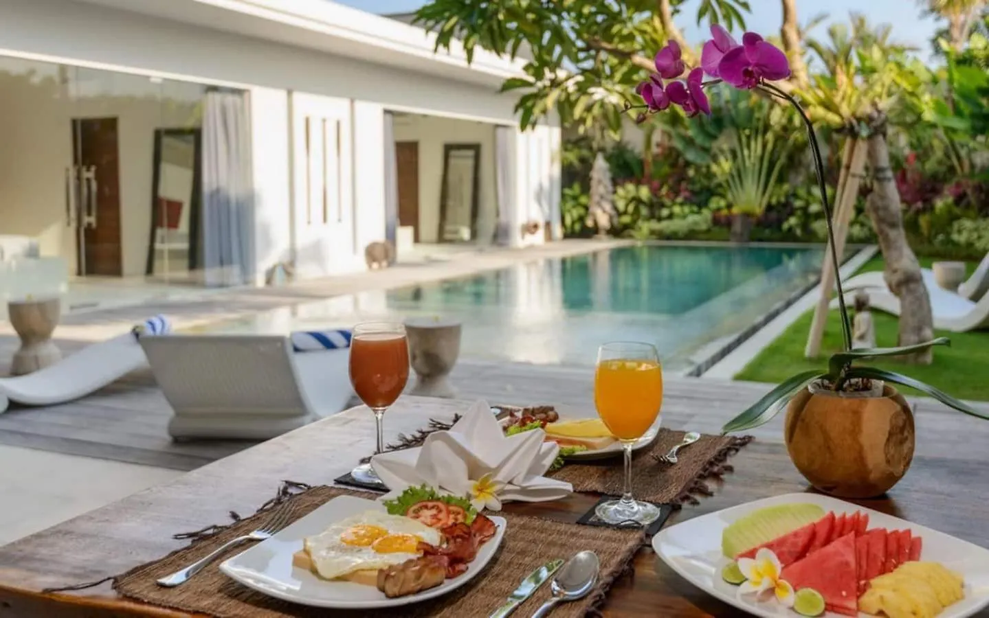 Gorgeous Tropical 3 Bed Pool Villa, 24Hr Security Seminyak