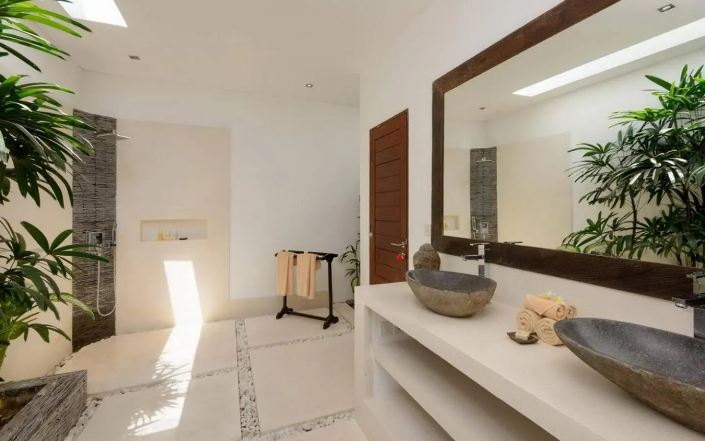 Gorgeous Tropical 3 Bed Pool Villa, 24Hr Security Seminyak Villa