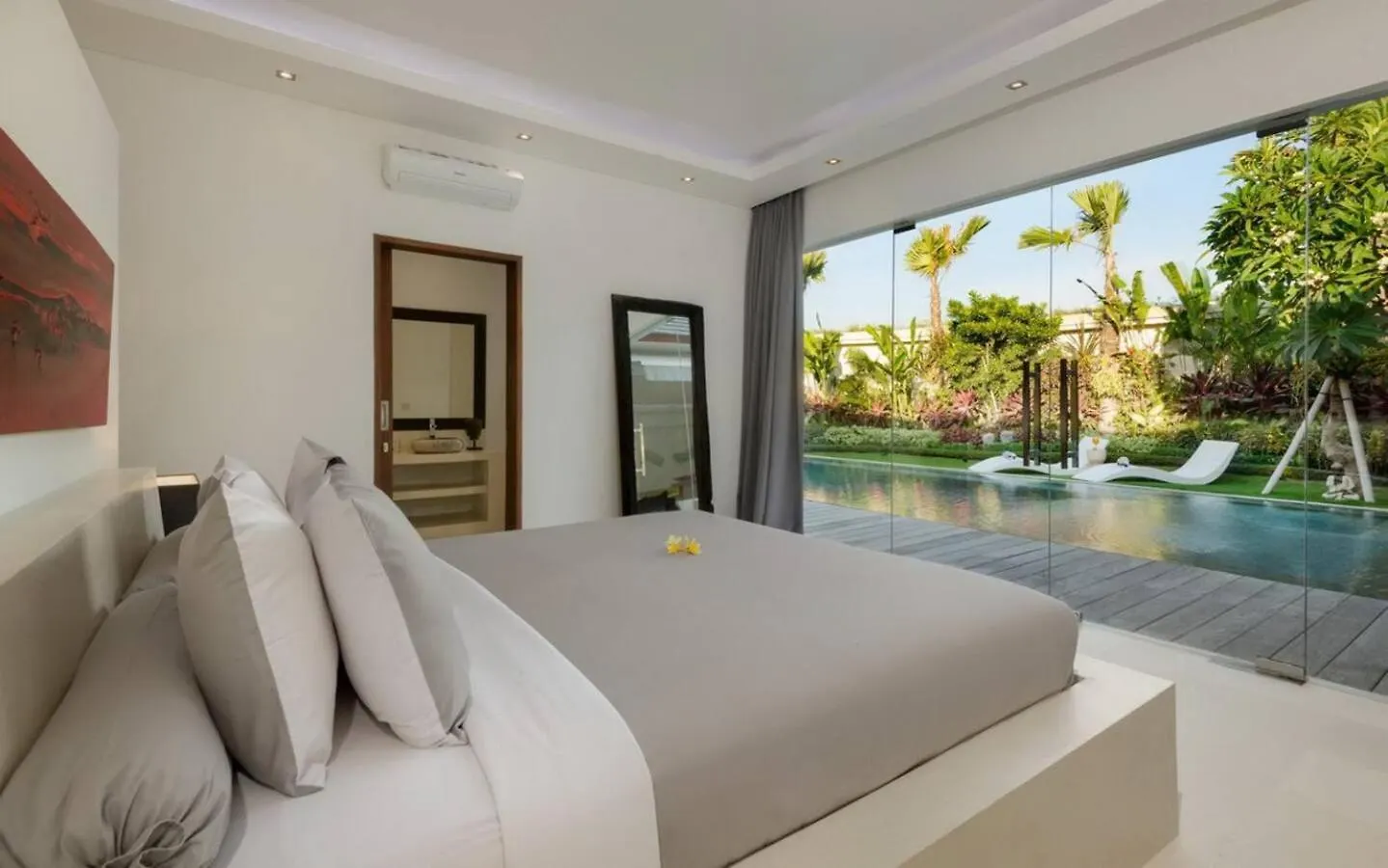 Gorgeous Tropical 3 Bed Pool Villa, 24Hr Security Seminyak Villa