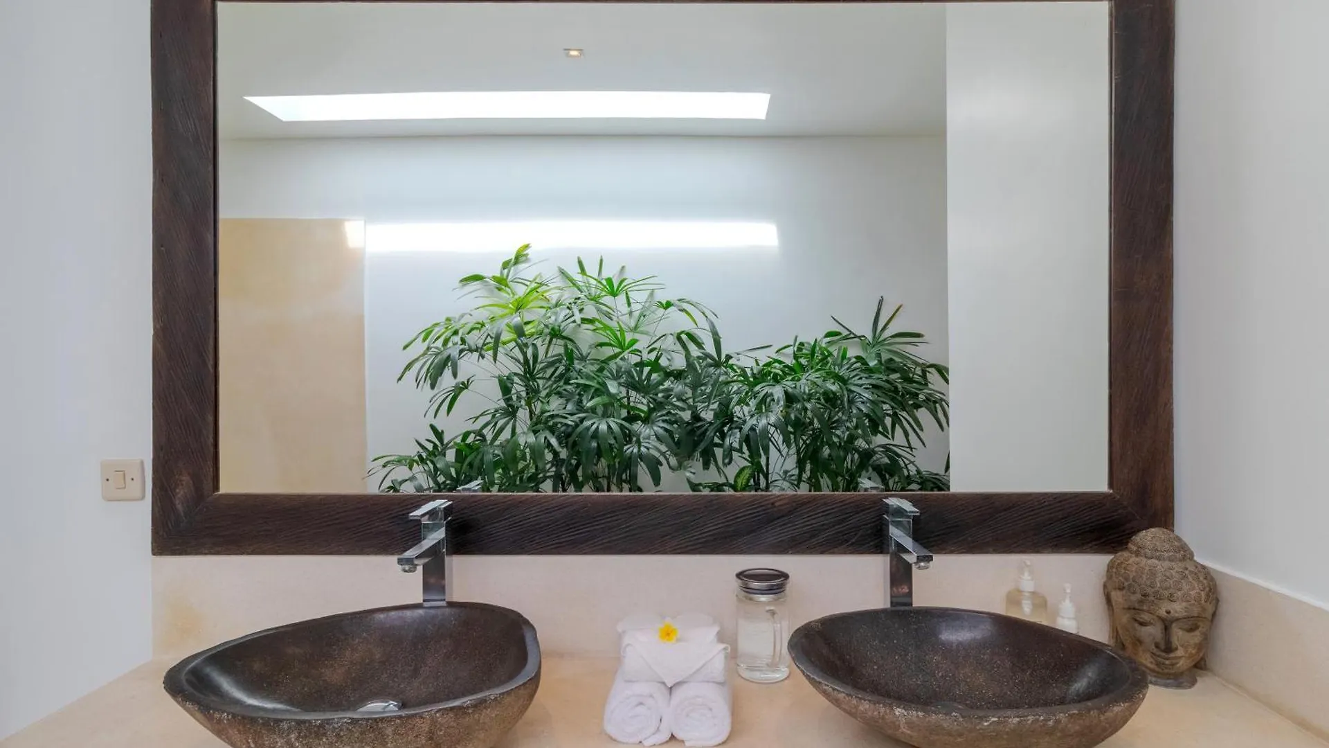 Villa Gorgeous Tropical 3 Bed Pool Villa, 24Hr Security Seminyak