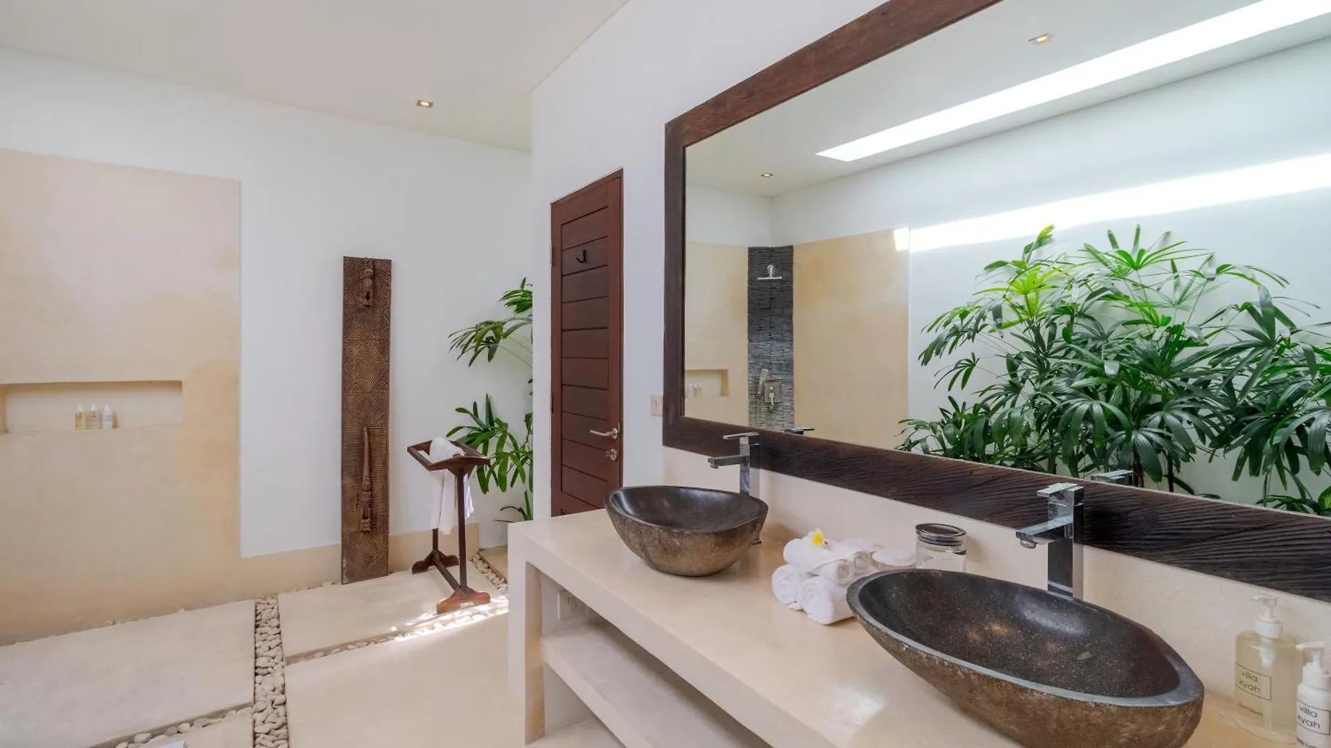 Gorgeous Tropical 3 Bed Pool Villa, 24Hr Security Seminyak 0*,
