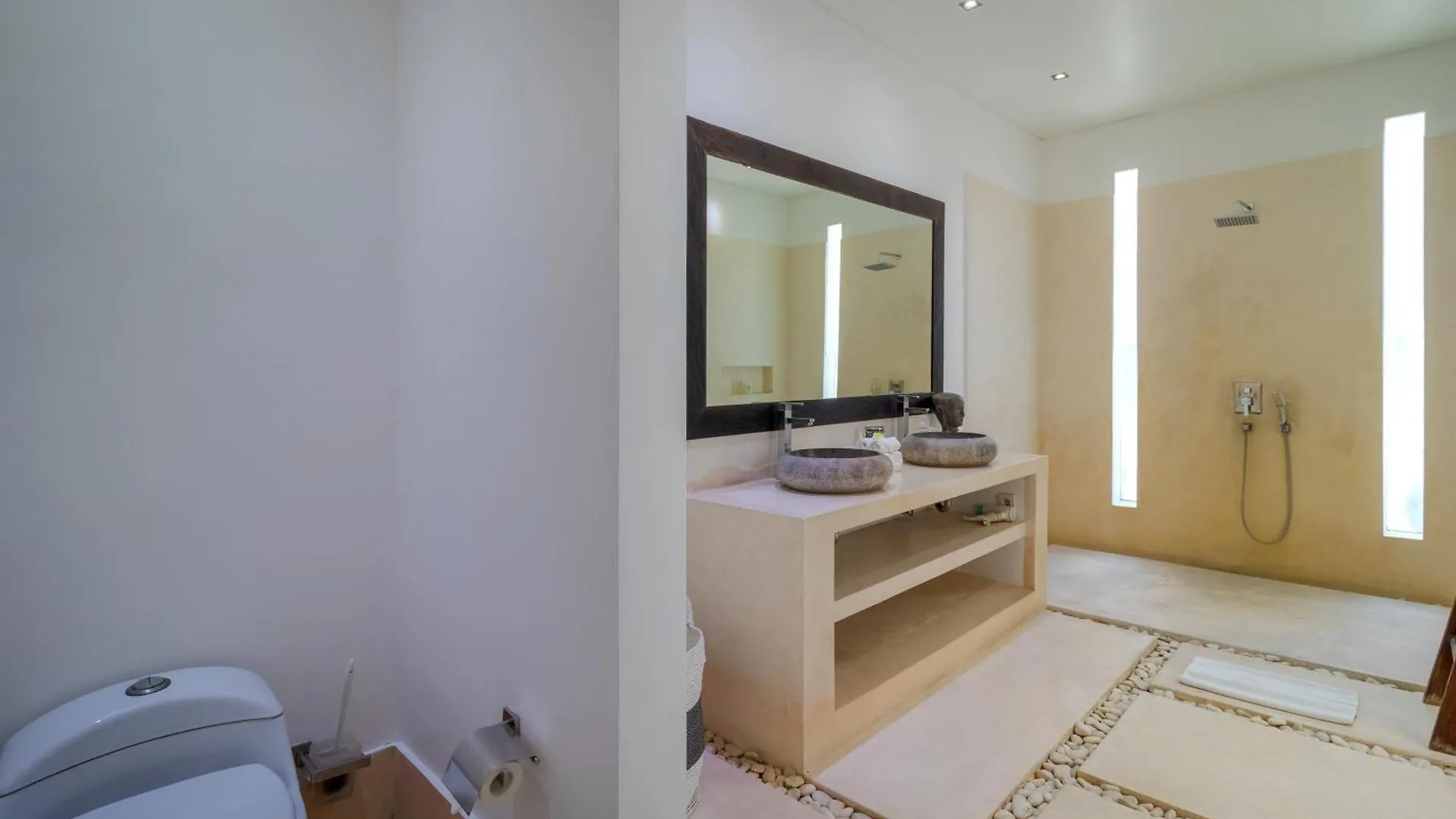 Gorgeous Tropical 3 Bed Pool Villa, 24Hr Security Seminyak