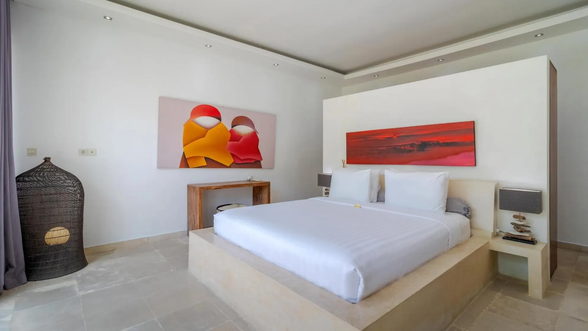 Gorgeous Tropical 3 Bed Pool Villa, 24Hr Security Seminyak