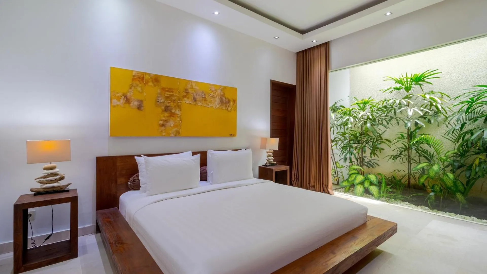 Villa Gorgeous Tropical 3 Bed Pool Villa, 24Hr Security Seminyak