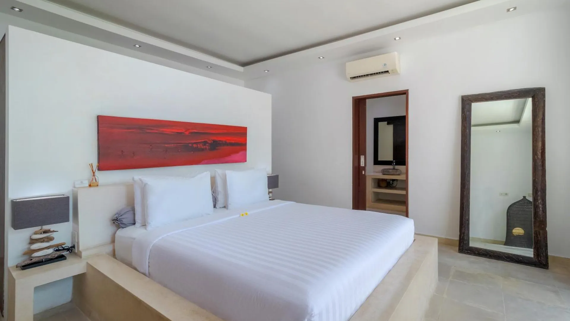 Gorgeous Tropical 3 Bed Pool Villa, 24Hr Security Seminyak Villa