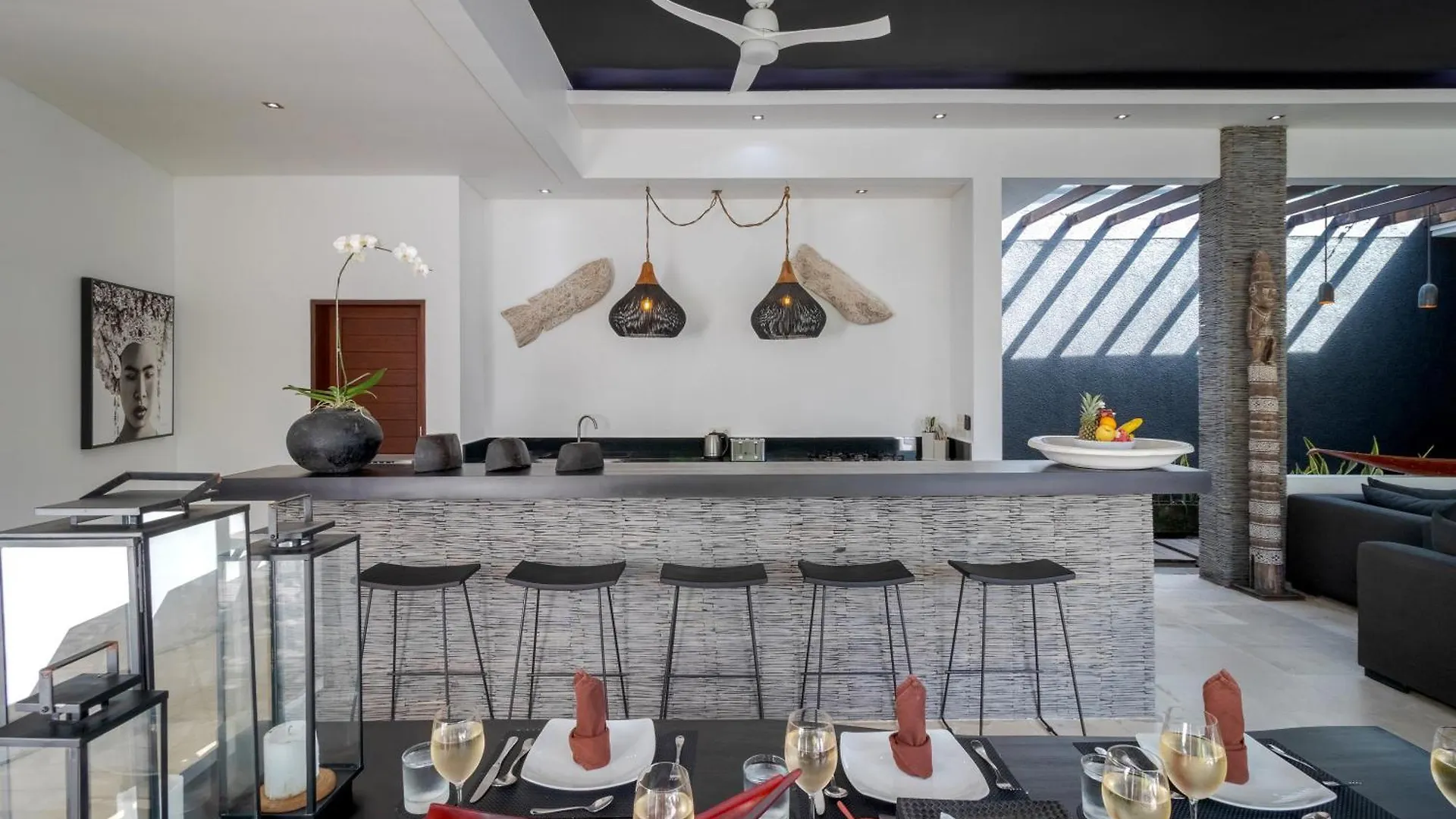 Gorgeous Tropical 3 Bed Pool Villa, 24Hr Security Seminyak