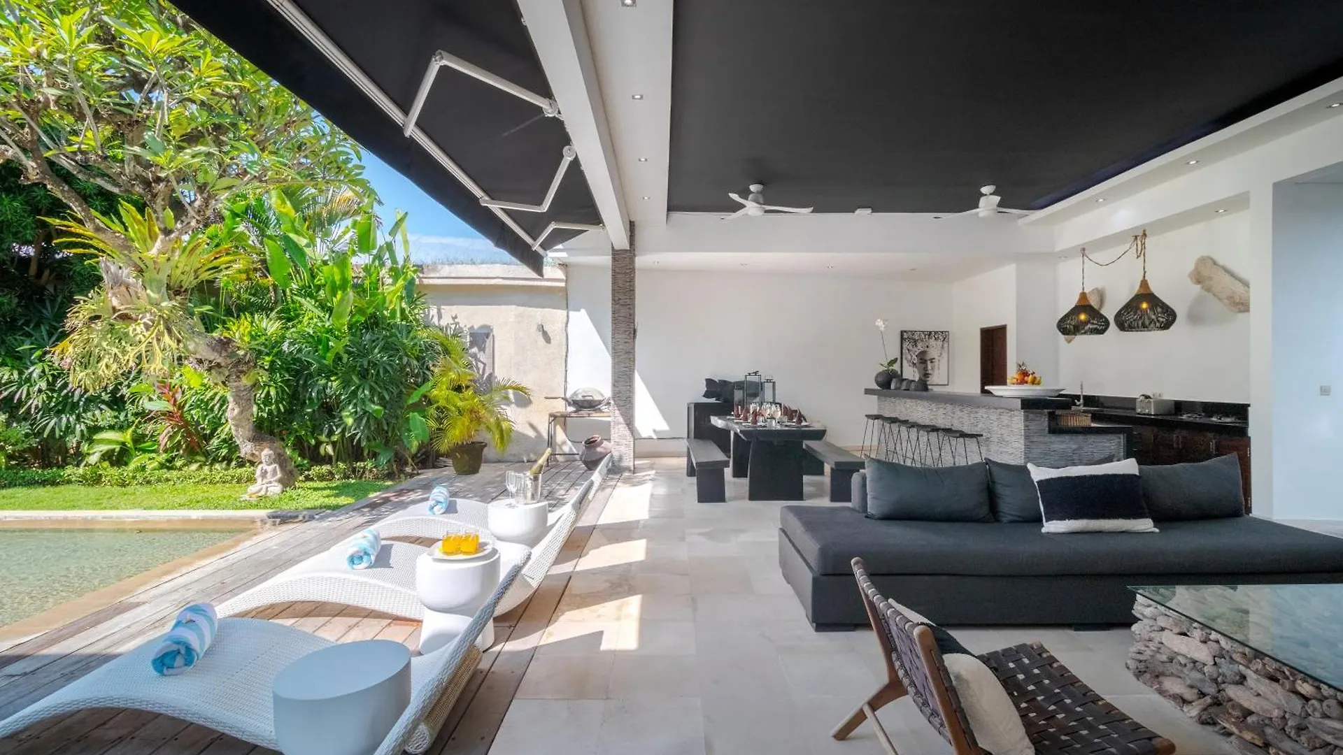 Gorgeous Tropical 3 Bed Pool Villa, 24Hr Security Seminyak
