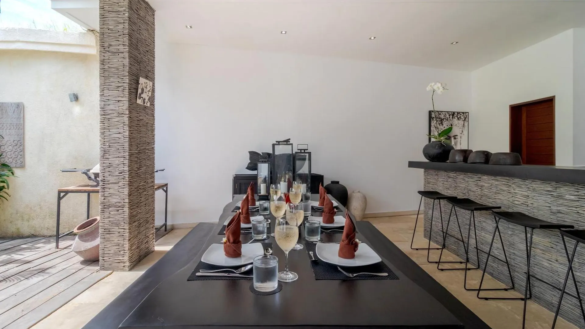 Gorgeous Tropical 3 Bed Pool Villa, 24Hr Security Seminyak