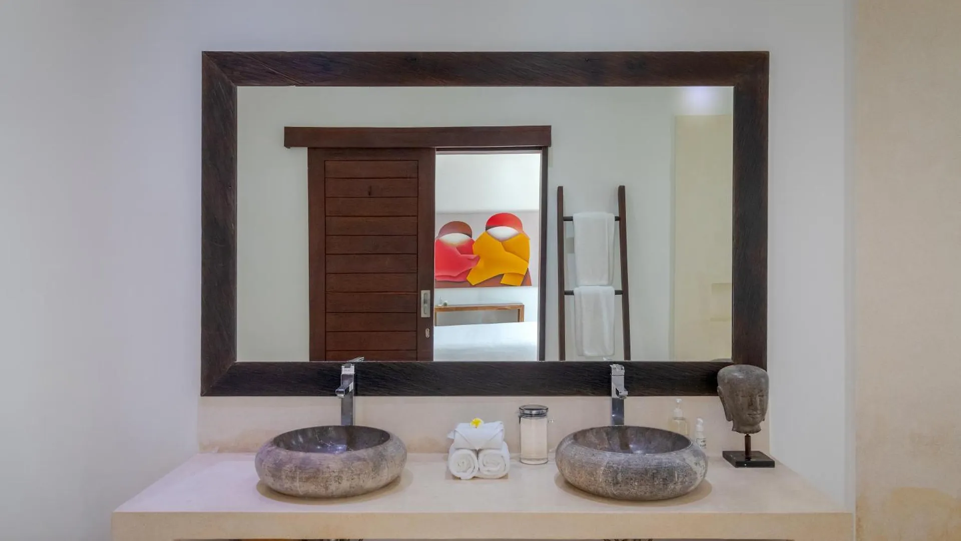 Gorgeous Tropical 3 Bed Pool Villa, 24Hr Security Seminyak