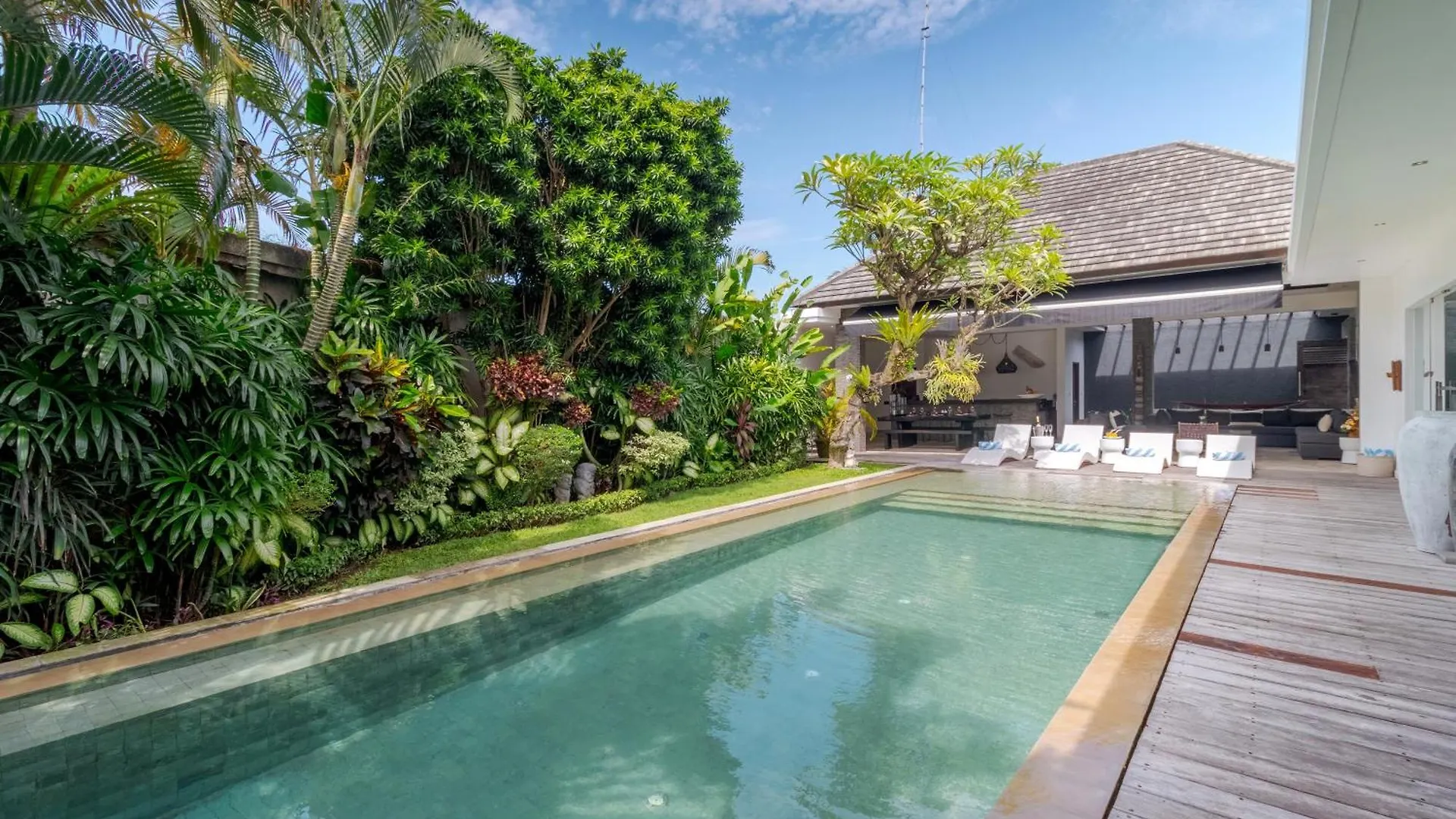 Gorgeous Tropical 3 Bed Pool Villa, 24Hr Security Seminyak Vila